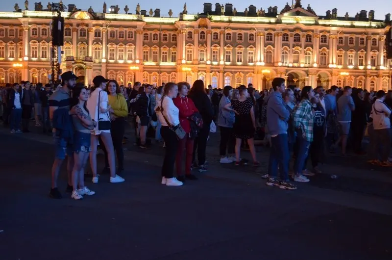 В Петербурге пройдёт праздник «Город мечтателей» для около 66 тысяч выпускников; власти утвердили 300 приоритетных образовательных программ, а в Смоленске состоится День молодёжи.