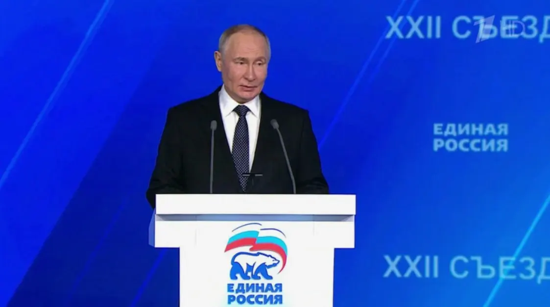 Песков не исключил появления президента на первом этапе партийной кампании. Его выступление может повысить поддержку ЕР, которая по данным ВЦИОМ сейчас составляет около 35,5%.