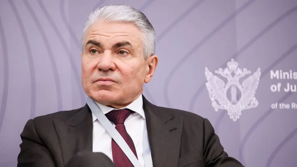 Заместитель министра юстиции заявил о необходимости технических ограничений в нейросетях и предложил возложить на владельцев моделей ответственность — вплоть до финансовых или уголовных санкций.