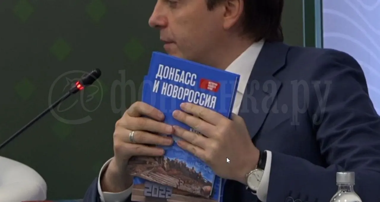 Учебное пособие для 5–7 классов с «единой историей» планируют распространить в «наших исторических регионах» с 1 сентября, сообщили Кравцов и Мединский.