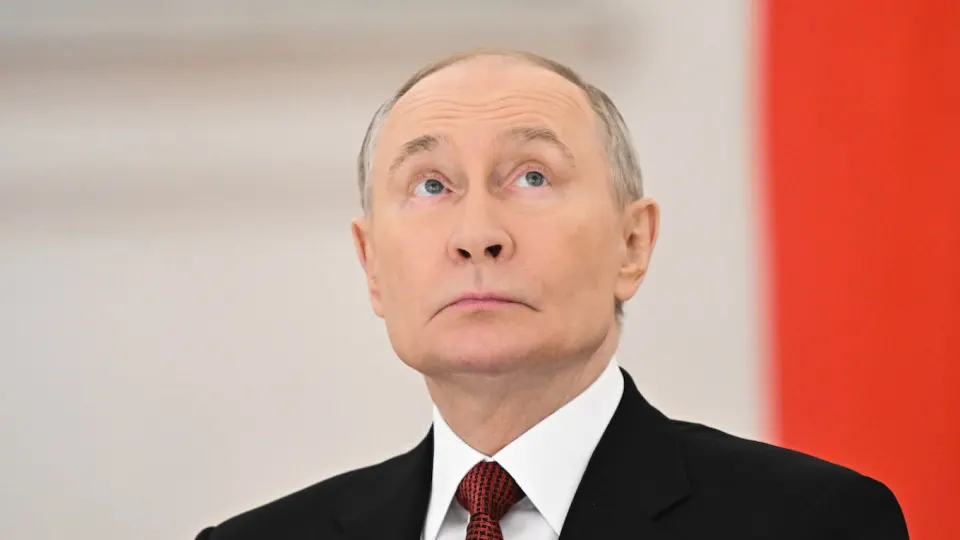 Рассматривается вариант объявления очередной мобилизации сразу после выборов в Госдуму: предполагается, что новоизбранные депутаты обратятся к президенту. Параллельно идут подготовительные мероприятия и обсуждения рисков и последствий.