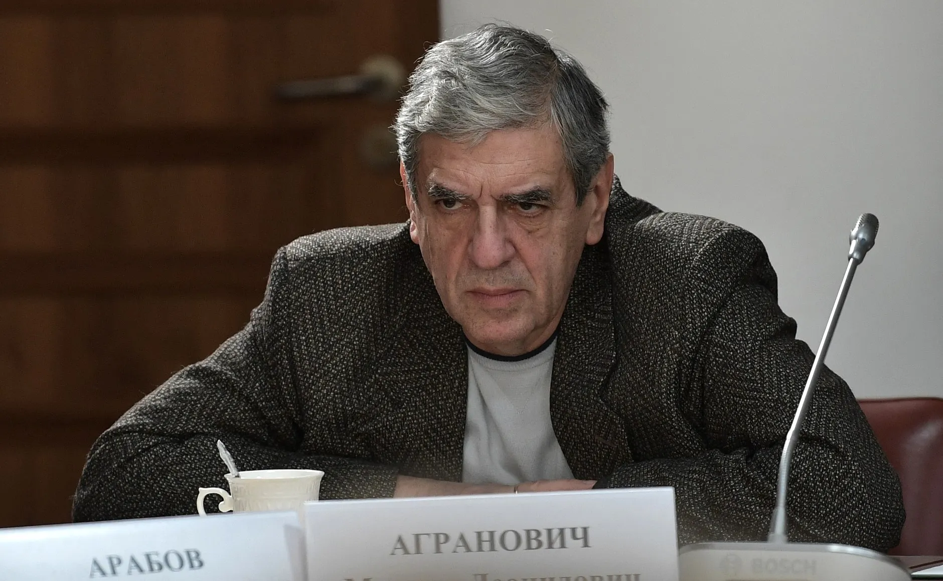 Операторский факультет ВГИК объявил набор в специальную группу мастерской Михаила Аграновича: бесплатное обучение с 2027 года обещают абитуриентам, которые подпишут годичный контракт с Минобороны для службы в войсках беспилотных систем.