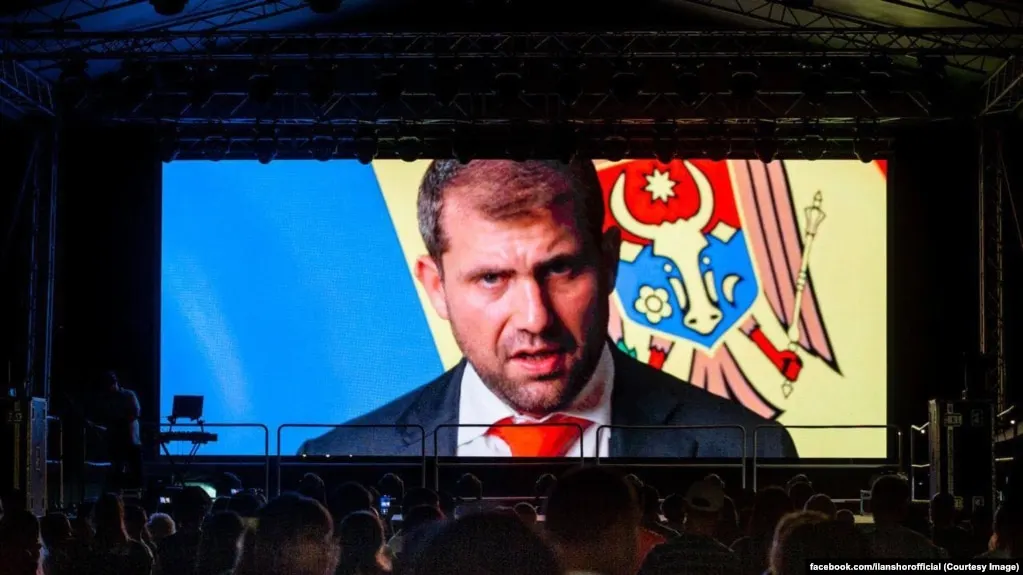 Платежная компания A7, связанная с Кремлём, через мировую банковскую сеть провела транзакции на сумму около 6,9 млрд долларов, обходя санкции против России. Утечка документов охватывает цепочку подставных фирм и банков по нескольким регионам.
