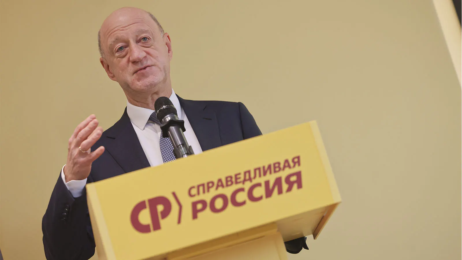 Вице-спикер Госдумы может стать новым лидером партии после травмы Миронова; обсуждаются кадровые перестановки и формирование будущей фракции в Госдуме.