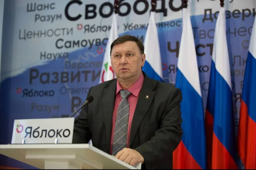 Накануне выборов в Москве и Екатеринбурге судами приняты решения по кандидатам от оппозиционной партии: снятие регистрации, аресты и новые эпизоды преследования оппозиции.