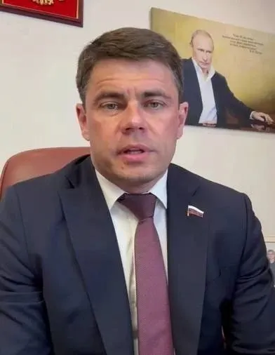 Обсуждается влияние мессенджера МАХ на формирование суверенного интернета и цифрового пространства России, с упоминанием высказываний депутата Сергея Боярского.