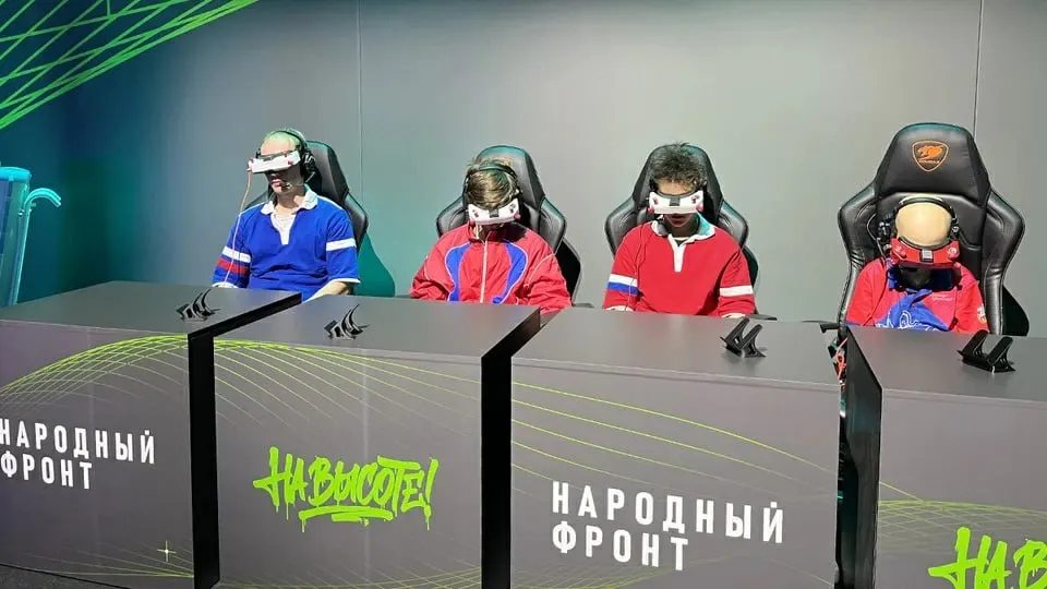 С запуском пилотной программы по управлению беспилотниками в шести регионах России стартуют классы и курсы, направленные на развитие навыков владения БПЛА для нужд страны.