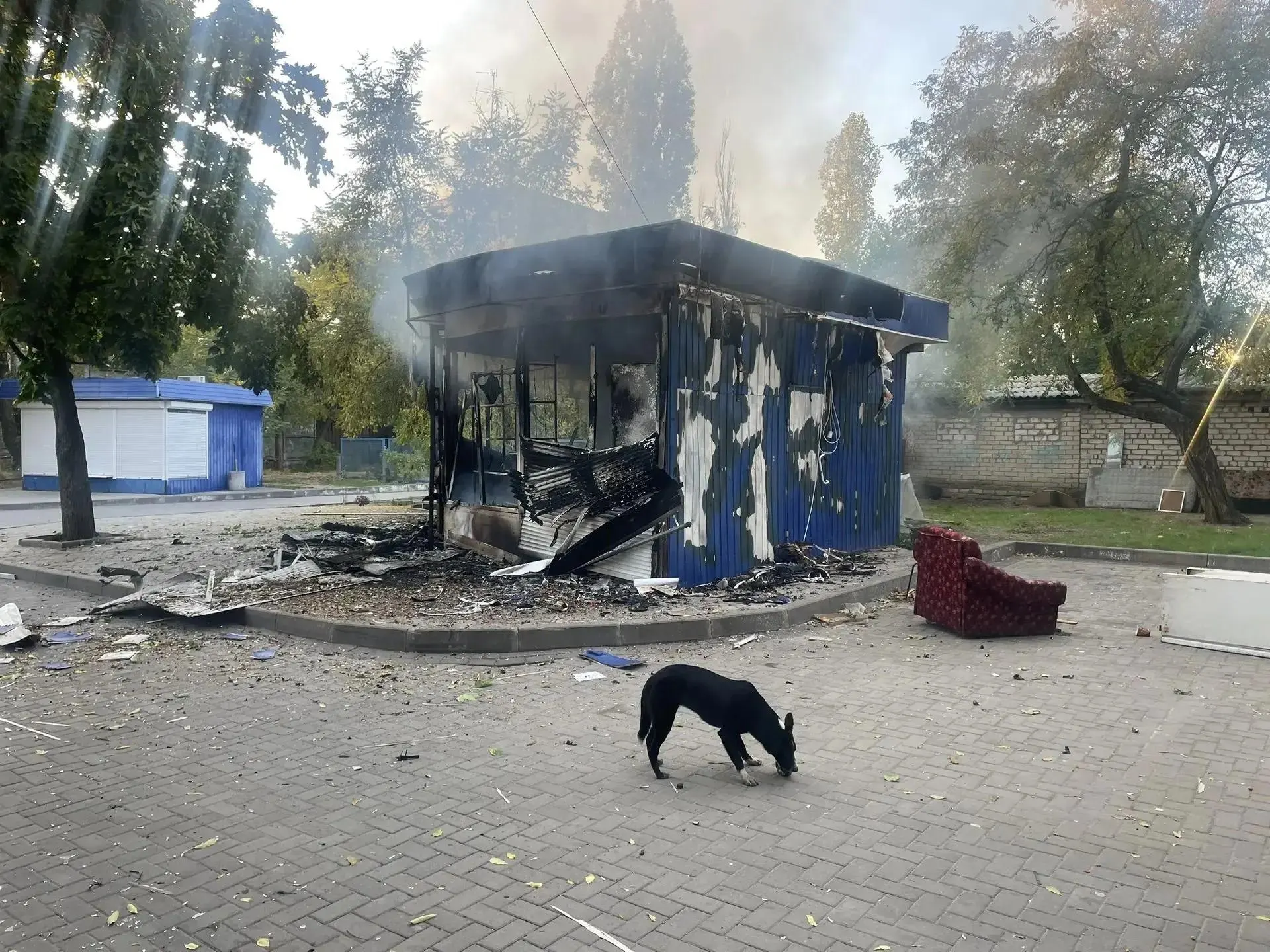 За ночь по всей стране зафиксирована волна атак беспилотниками: более 500 ударов, пострадавшие и материальный ущерб, в том числе пожар в торговой точке.