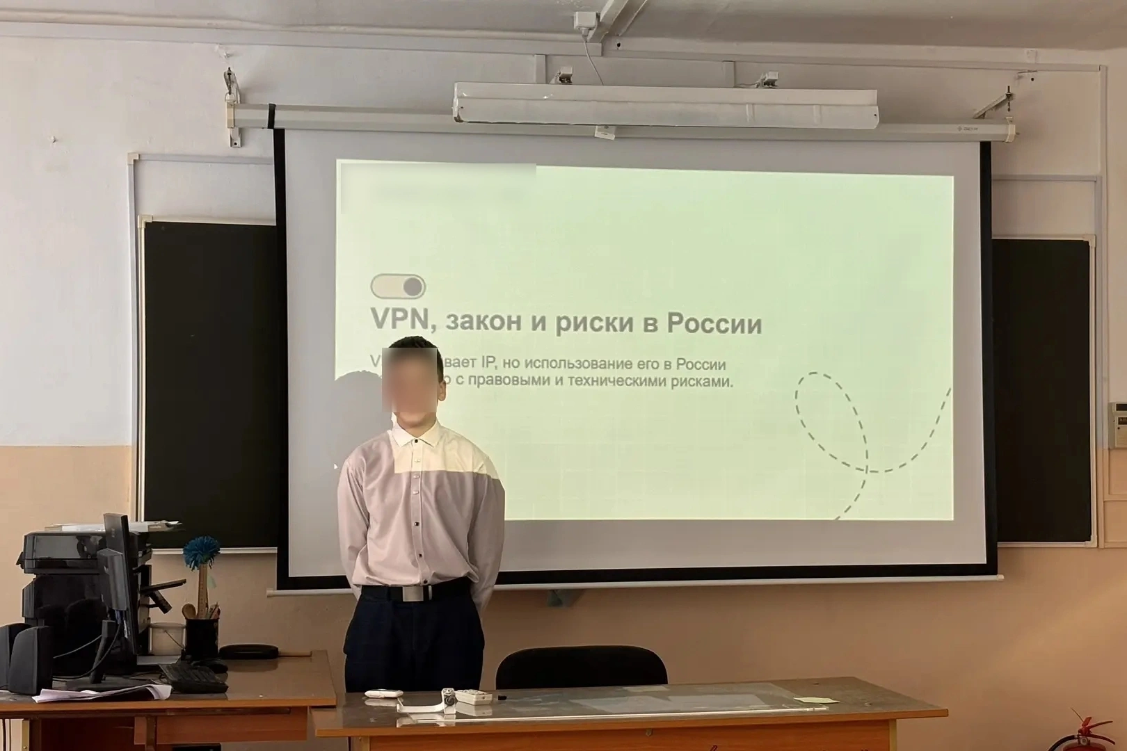 В школах разных регионов России начали системно проводить занятия по кибербезопасности, на которых школьникам и их родителям рассказывают о рисках использования VPN, утечке персональных данных и возможных правовых последствиях онлайн-активности.