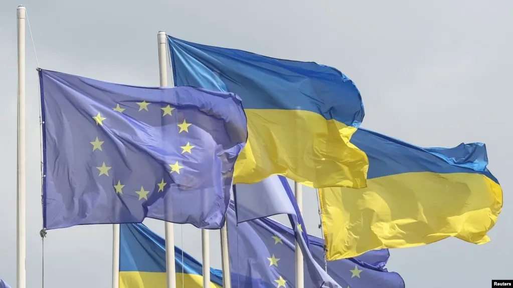 Евросоюз официально согласовал кредитную программу для Украины на 90 млрд евро и 20-й пакет санкций против России, а также подтвердил участие Владимира Зеленского в саммите на Кипре.
