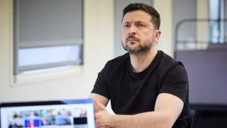 Президент Украины Владимир Зеленский считает, что расширяющиеся ограничения интернета и блокировки мессенджеров в России связаны с подготовкой ко всеобщей мобилизации и возможным новым наступлением на Украину, а также с проверкой реакции НАТО через провокации в странах Балтии.