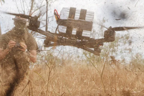 Краткий пересказ интервью командира Сил беспилотных систем Украины: удары доходят до 1,5–2 тыс. км, нефтеперерабатывающие заводы рассматриваются как законные цели, операторам дронов поставлена задача наносить максимально возможный урон противнику.