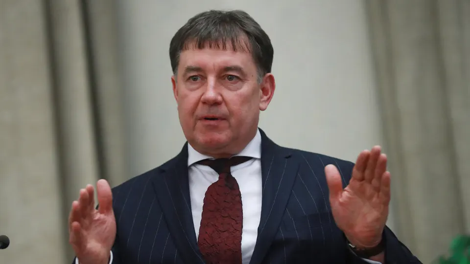 Мосгорсуд оставил в силе решение о национализации более 100 объектов недвижимости и сети отелей Marton, связанных с бывшим председателем Совета судей России Виктором Момотовым. Генпрокуратура заявляет о его связях с криминальными авторитетами и использовании судебного статуса для защиты коррупционных доходов.