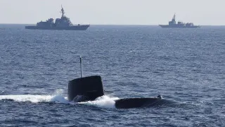 Правительство Японии кардинально смягчило правила экспорта летального вооружения, открыв путь к поставкам ракет, кораблей, подлодок и самолетов за рубеж при сохранении контроля и запрета на прямые поставки в зоны боевых действий, за редкими исключениями.