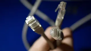 Крупнейшие российские IT-компании предлагают выработать единую политику блокировок в интернете, предупреждая, что нынешние меры вредят инфраструктуре Рунета и усиливают эффект западных санкций.