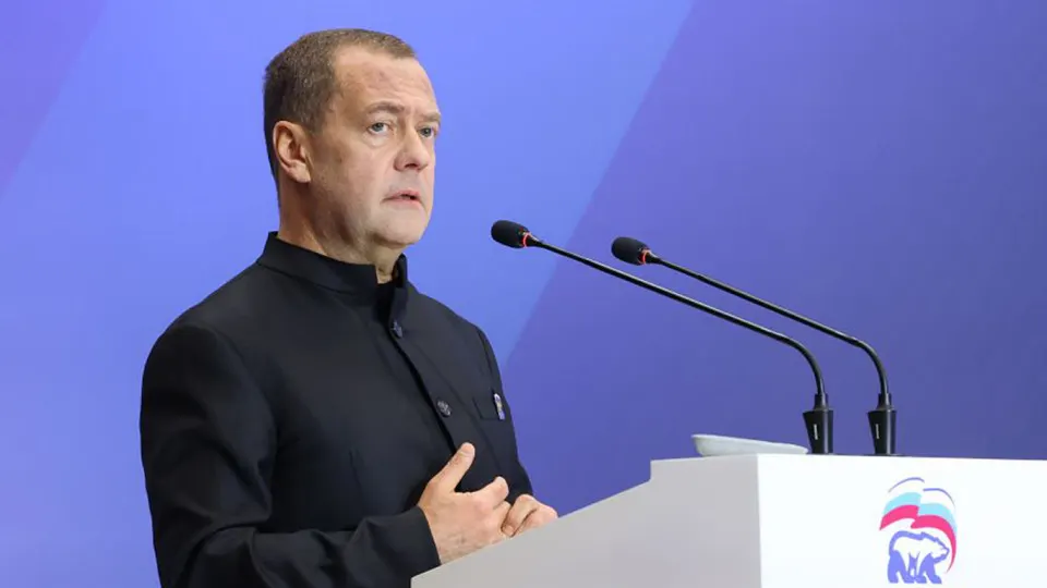 Зампред Совбеза заявил о реальной угрозе ядерной катастрофы, напомнил про ядерную триаду и связал риски с истечением СНВ‑III; Москва готова вести переговоры, но на новых условиях и с участием других ядерных держав.