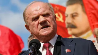 Лидер КПРФ Геннадий Зюганов в Госдуме заявил, что провал экономики может привести к ситуации, похожей на 1917 год, и отметил, что блогер Виктория Боня озвучила в обращении к президенту вопросы, которые коммунисты давно поднимают в парламенте.