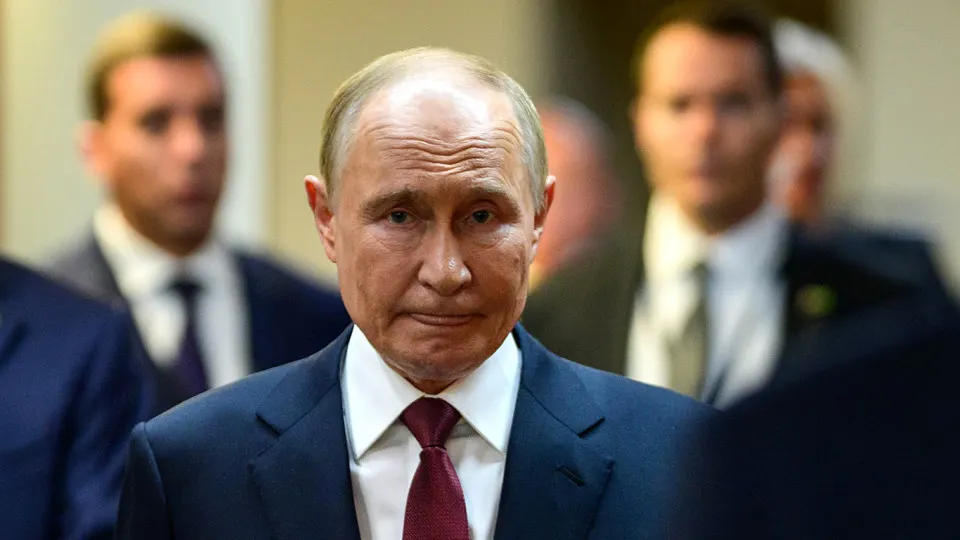По оценке аналитиков, в апреле российские силы потеряли контроль над 116 кв. км. Эксперты связывают это с контратаками, ударами средней дальности, активным использованием беспилотников, проблемами связи и погодными условиями.