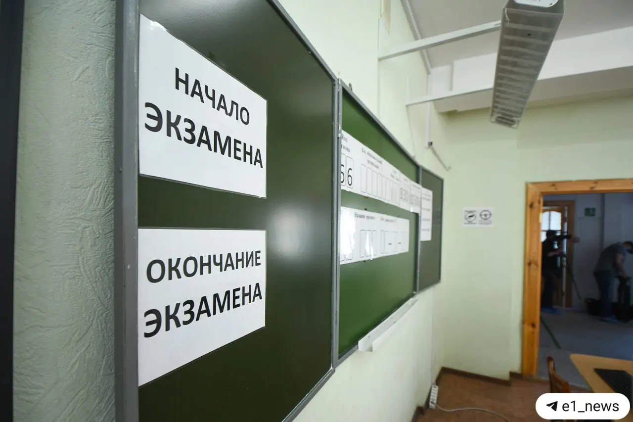 Рособрнадзор объявил о возвращении экзамена по истории для 9‑классников: его планируют проводить в формате устного собеседования. По словам министра образования, провал собеседования лишит допуска к ОГЭ. Эксперты предупреждают о проблемах внедрения.