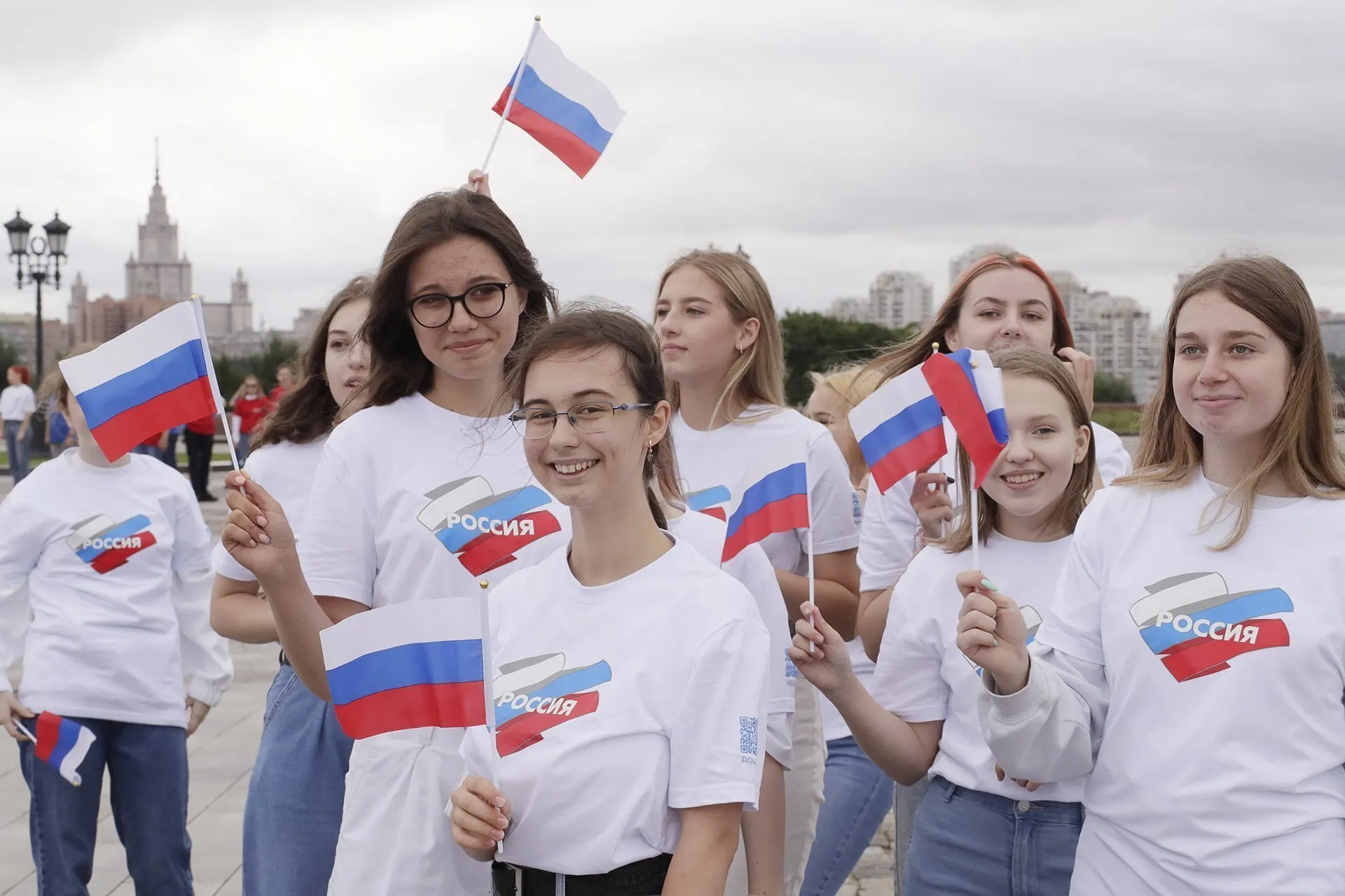Государство планирует резко увеличить финансирование патриотических программ на 2025–2030 годы, однако применяемые статистические методики учитывают участия и просмотры, а не реальные убеждения и влияние на аудиторию.