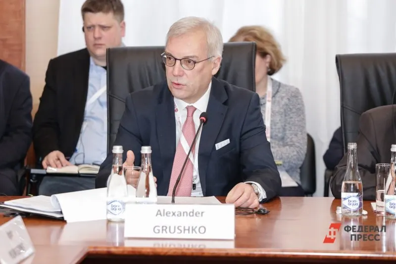 Замминистра иностранных дел Александр Грушко предупредил, что любые попытки блокировать Калининградскую область или применить силу против российского эксклава обернутся серьёзными последствиями для альянса; он также отметил рост военной активности в Балтийском море.