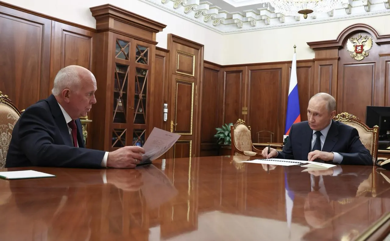 Глава Ростеха сообщил президенту, что массовый выпуск МС‑21 и Суперджет‑100 начнётся не раньше следующего года; планы по выпуску самолётов на 2030 год уже пересмотрены.