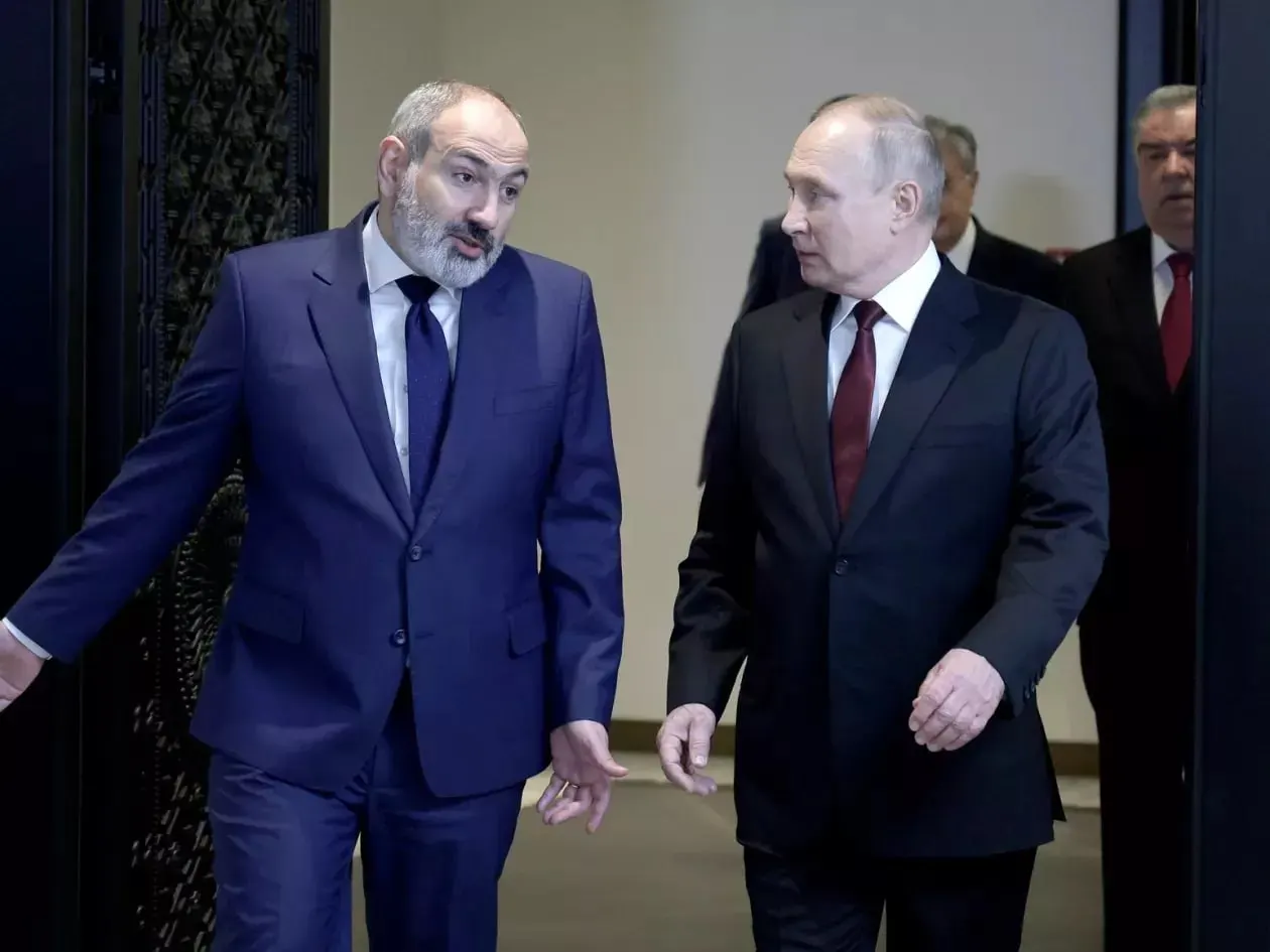 Премьер-министр Армении заявил, что Ереван не будет вступать в антироссийские санкции Евросоюза, но и не будет предпринимать шагов, которые могли бы привести к санкциям против самой Армении; европейские эксперты подтвердили отсутствие помощи в обходе санкций.