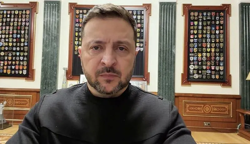 По словам президента Украины, разведка и западные партнёры сообщили о готовящемся комбинированном ударе с применением «Орешника». Граждан призвали внимательно реагировать на сигналы тревоги и пользоваться укрытиями.