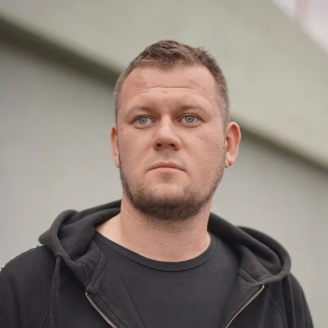 Минюст внёс украинского блогера и журналиста Дениса Казанского в реестр «иностранных агентов». Казанский заявил, что не имеет российского гражданства и ожидал более суровых обвинений, учитывая, что его разыскивают в «ДНР».