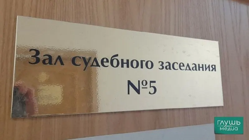 Верховный суд РФ предлагает ослабить требование о высшем юридическом образовании для секретарей судебных заседаний — их могут начать назначать студентов юридических факультетов, чтобы снизить кадровый дефицит.