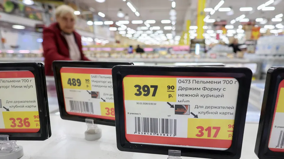 Федеральная антимонопольная служба направила предостережения экспертам: ведомство считает, что публичные прогнозы роста цен могут стимулировать изменение цен на рынке и вызывать ажиотажный спрос.