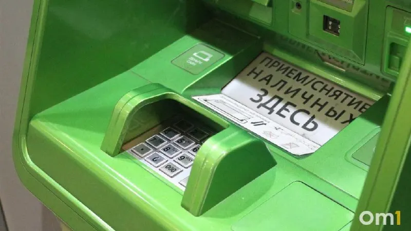 Лимиты: до 25 000 ₽ за операцию, до 50 000 ₽ в сутки и до 200 000 ₽ в месяц. Проект указания Банка России также предполагает, что ещё 12 крупных банков могут быть обязаны принимать трансграничные переводы физлиц через СБП.