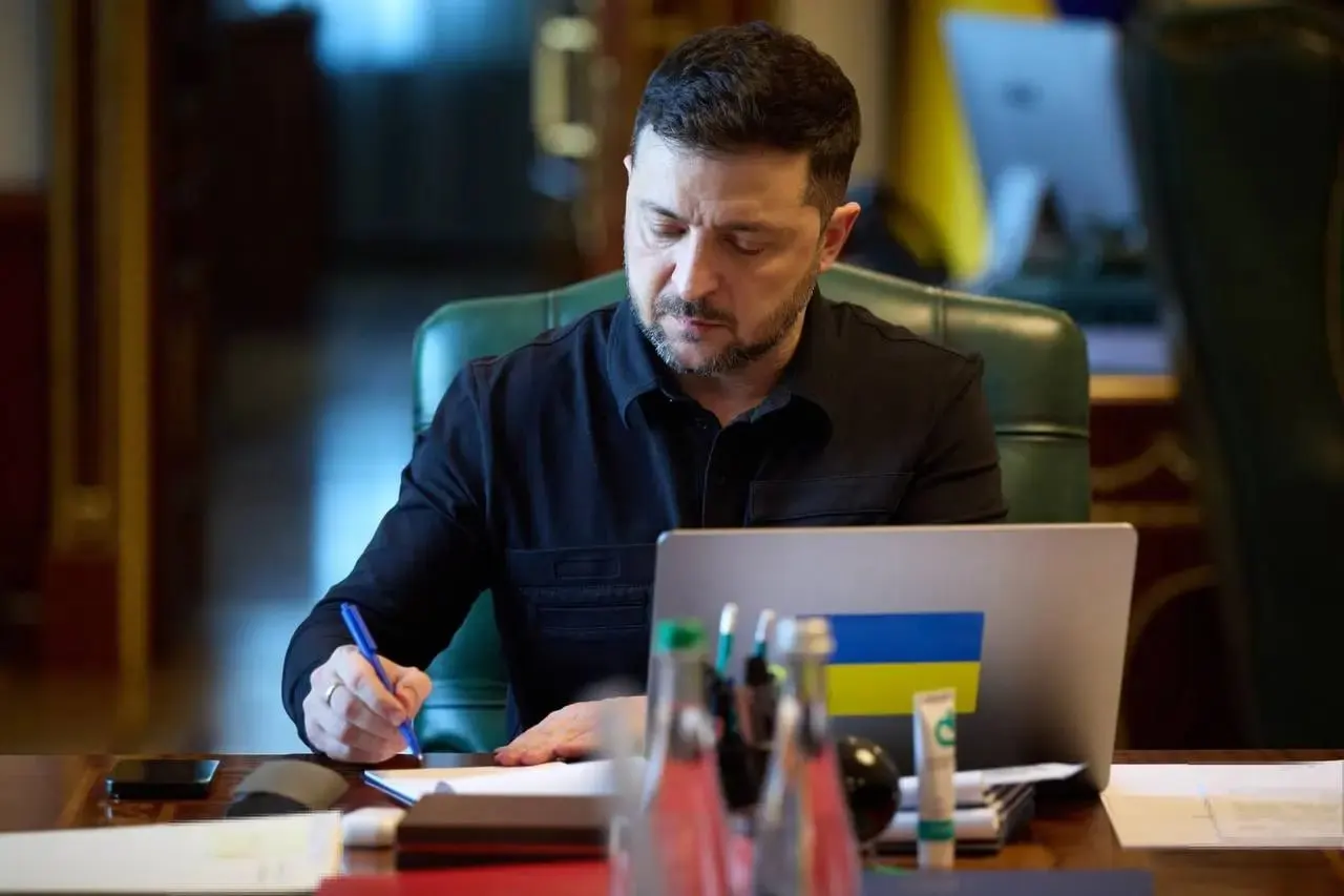 Президент Украины объявил режим тишины с 00:00 ночи 6 мая и заявил, что Киев не получал официального обращения о перемирии на 8–9 мая; ранее Минобороны РФ объявило об одностороннем перемирии и предупредило о возможном ответе.