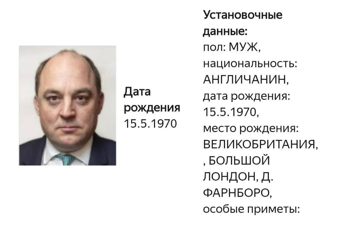 В карточке розыска на сайте МВД не указаны детали обвинений. Уоллес известен поддержкой Украины и резкими высказываниями в адрес Крыма.