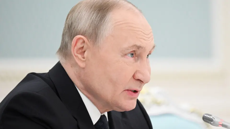 Власти поставили задачу увеличить число иностранных студентов в российских вузах до 500 тысяч к 2030 году — сейчас их более 300 тысяч, большинство платят за обучение. Одновременно расследования фиксируют резкий рост вербовки иностранцев и давление на студентов с целью привлечения в вооружённые формирования.