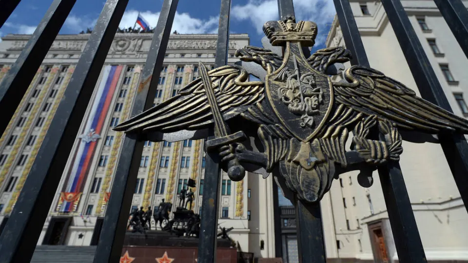 В проекте предлагается передавать в распоряжение военного ведомства акции, землю, технику и производственные мощности национализированных компаний, чтобы оперативно задействовать их для гособоронзаказа в сфере капитального строительства.