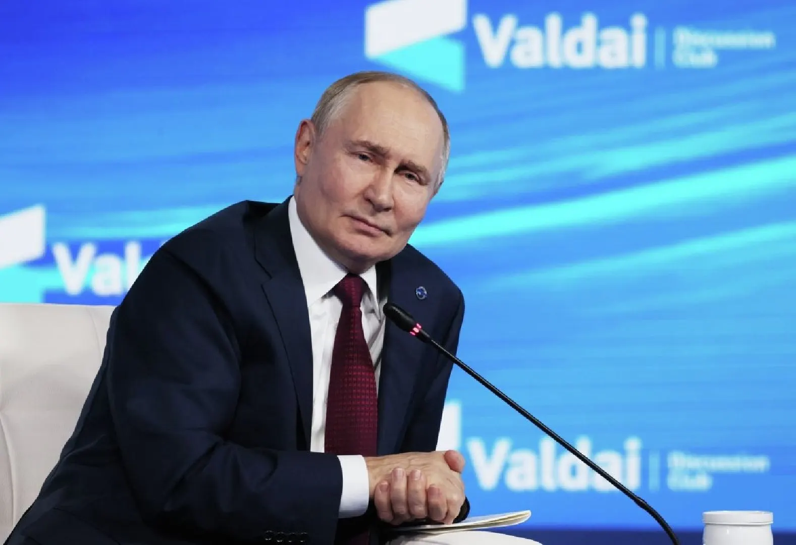 Международный уголовный суд разъяснил, что лишь переговоры под эгидой ООН или резолюция Совета Безопасности по Главе VII могут освобождать от обязанности исполнить ордер на арест.