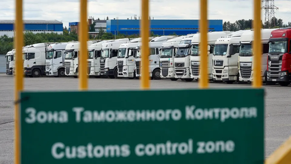 Правительство ввело переходный период для новой системы СПОТ — обязательные обеспечительные платежи НДС и акцизов временно не требуются. Упрощённый порядок ввоза товаров из ЕАЭС продлён до 31 августа.