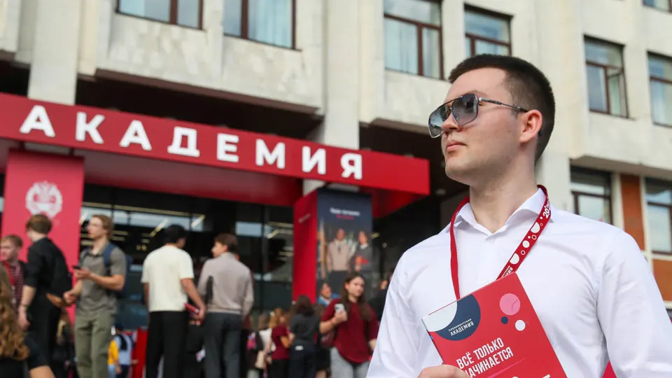 Московским студентам и сотрудникам разослали предложение вступить в отряд «БАРС‑Москва» для защиты от беспилотников — служба на год с ежемесячной выплатой 200 тыс. рублей и премиями за сбитые БПЛА.