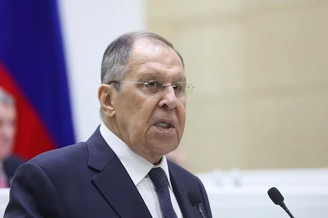 Глава МИД РФ заявил, что Еревану придётся выбрать между Евразийским экономическим союзом и Евросоюзом, поскольку их нормы взаимоисключающи; от решения зависят тарифная политика и фитосанитарные правила. Ранее Москва вызывала посла Армении и ввела ограничения на ввоз части армянской продукции.
