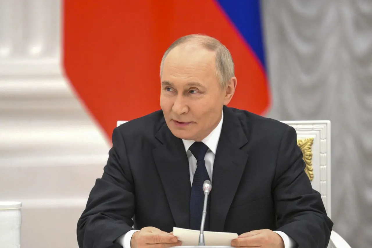 Во время общения с журналистами президент заявил, что РФ располагает возможностями для защиты и нанесения ответного удара в случае попыток атаковать базы в Калининградской области.