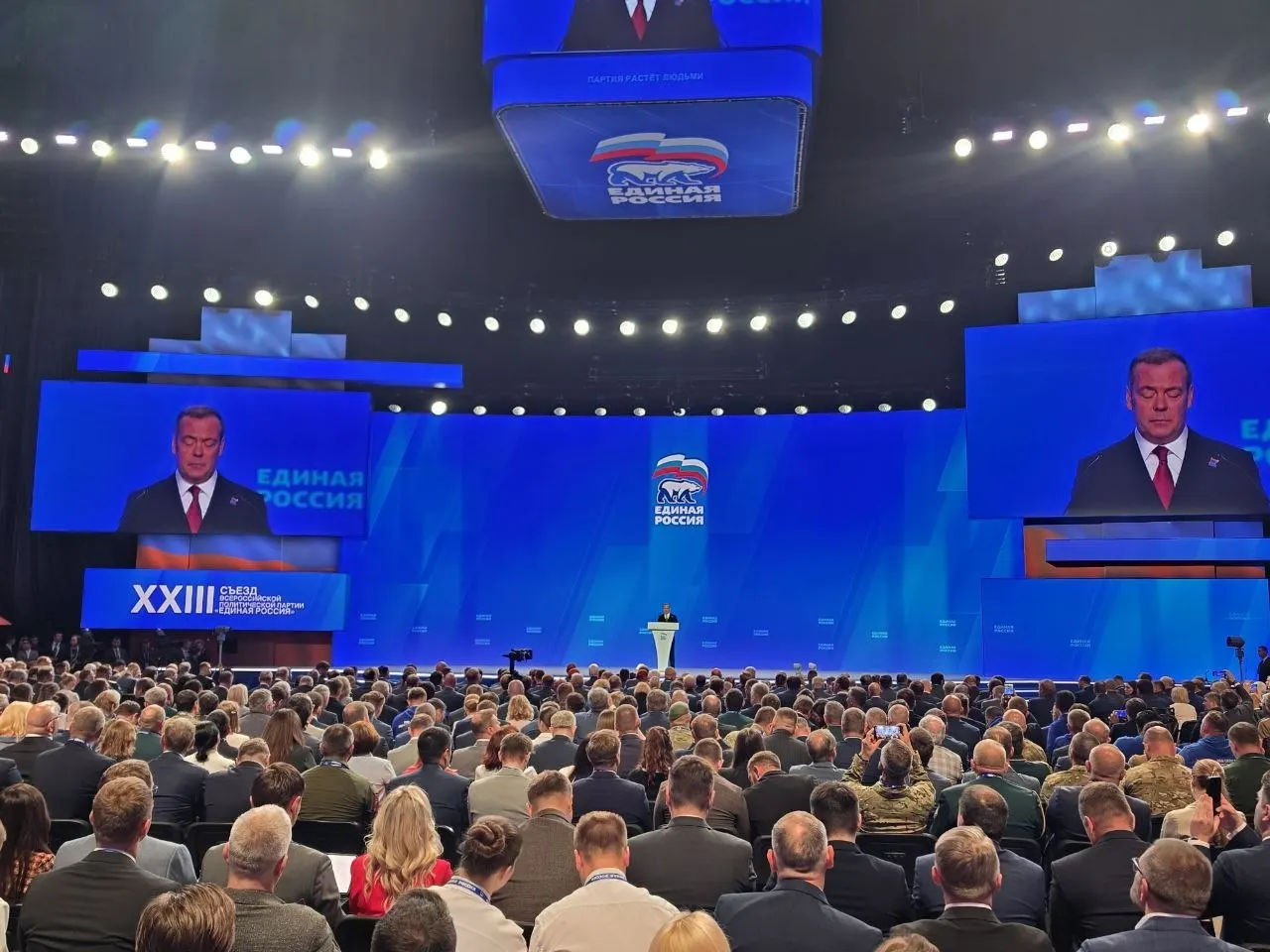 Лидер партии Дмитрий Медведев представил топ‑5 общефедерального списка. Выборы нового созыва Госдумы пройдут 20 сентября.