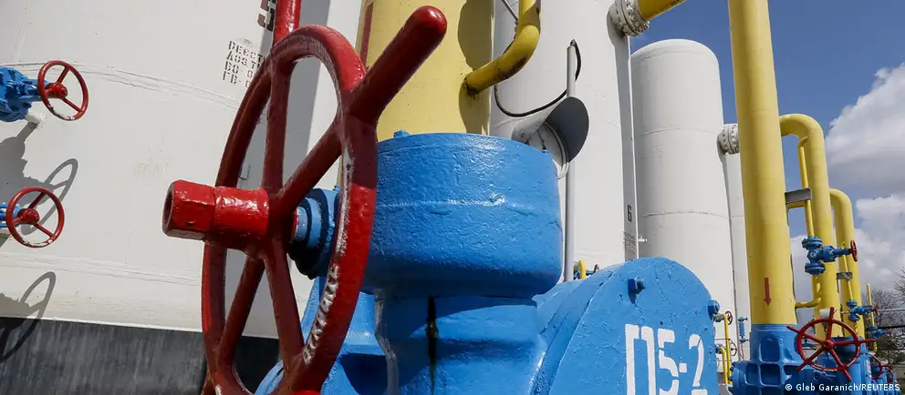 Украина не продлила контракт с российским поставщиком, ссылаясь на национальную безопасность. Наибольшие последствия ощутила Молдова; другие страны нашли альтернативные маршруты поставок.