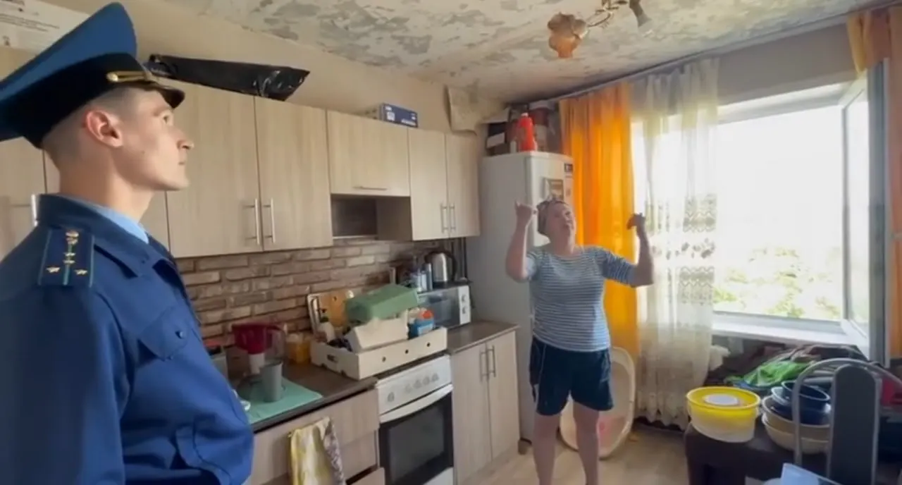 В доме в Садовом (Кетовский округ) дырявая кровля привела к постоянным протечкам и аварийной электропроводке; прокуратура проверит работу УК и действий властей.