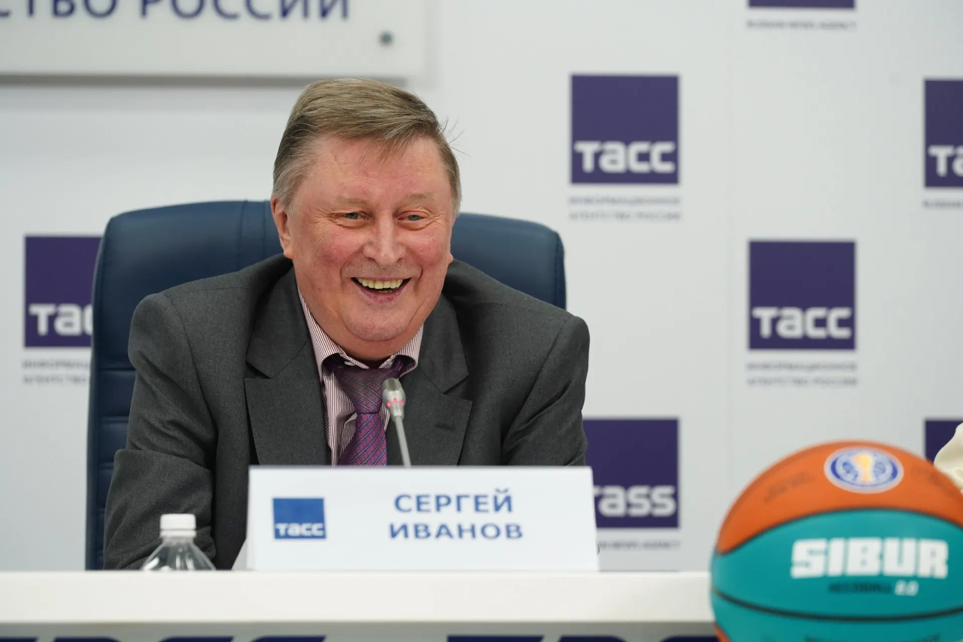 Государственный деятель скончался в возрасте 73 лет. Близкий знакомый рассказал, что общался с ним всего три дня назад; подробности пока не уточняются.