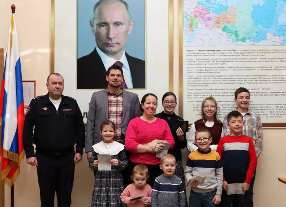 В 2025 году 1112 иностранцев получили специальные визы для переезда в Россию по программе «традиционных ценностей». Лидируют Германия, Франция и США; процедура упрощает оформление РВП.