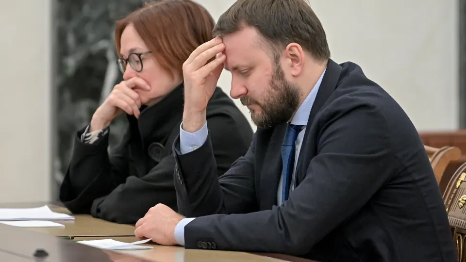 Власти обсуждают кандидатов на пост главы Банка России и перераспределение функций регулятора на фоне слухов о возможном уходе Эльвиры Набиуллиной — изменения могут существенно повлиять на курс, ставки и экономическую политику.
