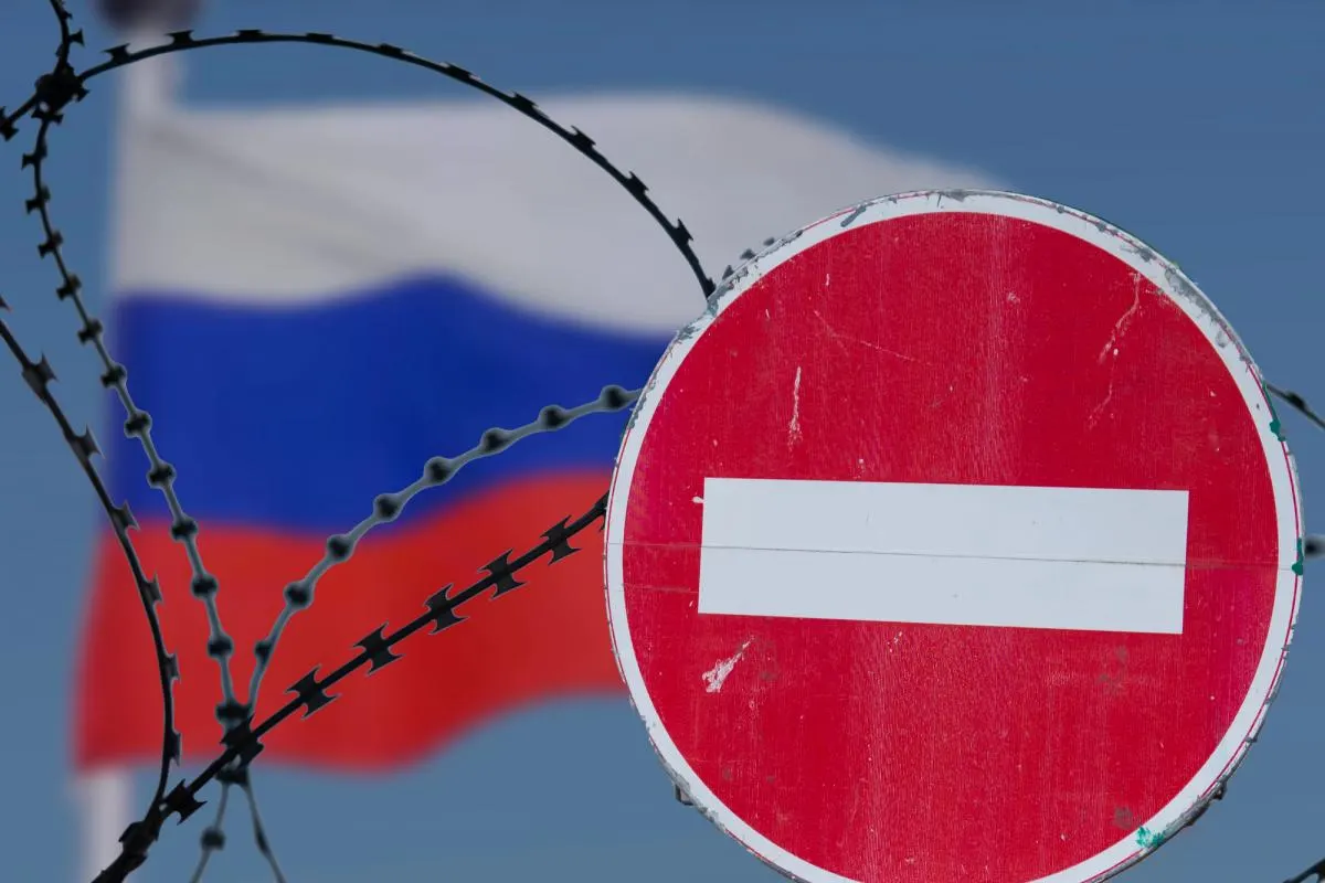 Обсуждение мер приостановлено до 22 июля: спорные вопросы — компенсации за активы и ограничения на торговлю сжиженным газом — остаются нерешёнными, временно продлён потолок цен на нефть.
