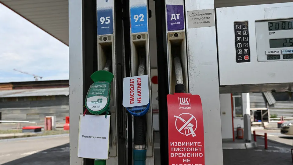 На маркетплейсах и сайтах объявлений появилось более 150 предложений о продаже АЗС: бизнес уходит с рынка из‑за дефицита топлива, роста цен и снижения переработки на НПЗ.