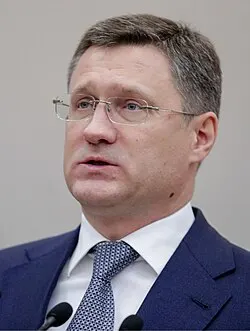 Вице‑премьер Александр Новак сообщил, что запрет на экспорт бензина будет продлён для производителей и непроизводителей до конца года; запрет на экспорт дизеля снимут по мере восстановления рынка.